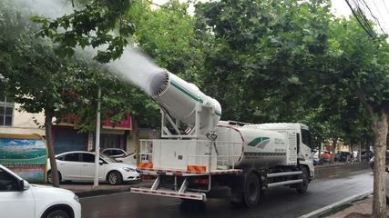 城市环境治理的“移动卫士”——浅析作业中的“雾炮车”