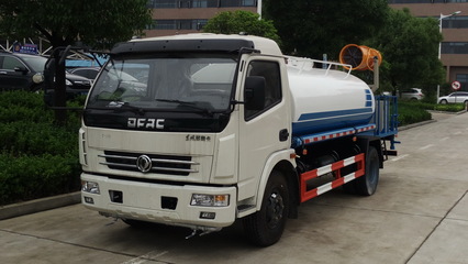 东风多利卡雾炮车 城市环境治理的绿色卫士